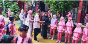 Komunitas Alumni SD Pondok Cina 1 ‘Big IPPOR’ Gelar Santunan untuk Puluhan Yatim dan Guru Purna Bakti Jelang Ramadan 2026