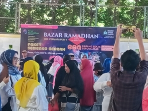 Warga Permata Puri 1 Gelar Bazar Ramadhan, Hasil Penjualan Didonasikan untuk Korban Bencana
