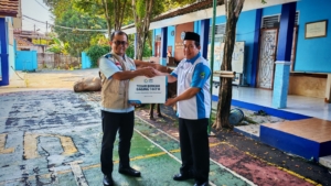 Sambut Iduladha, PLN UIT JBB dan YBM Berbagi Kebahagiaan lewat Tebar Daging untuk 2.000 Penerima Manfaat